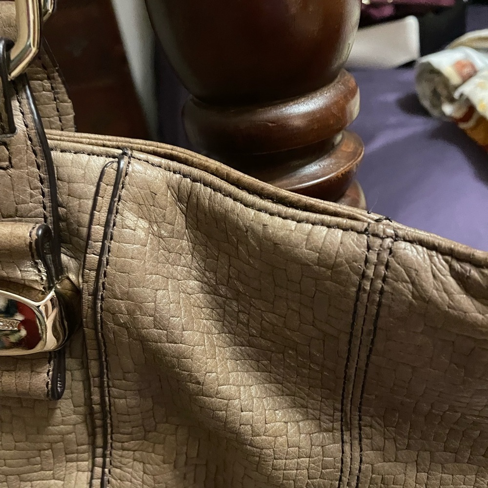 B Makowski Beige Leather Handbag - Picture 5 of 7